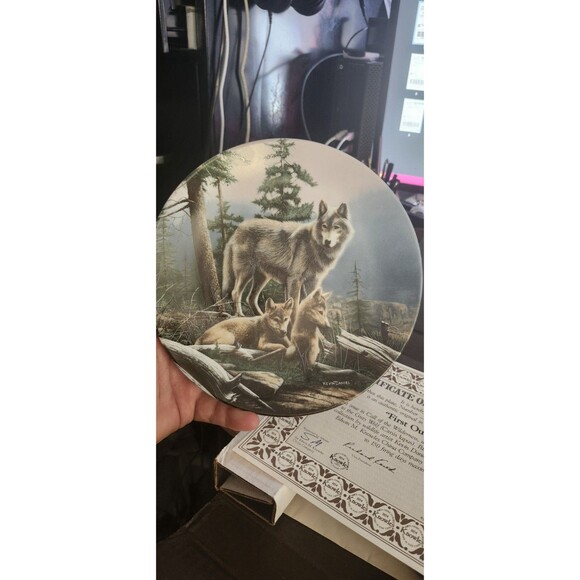 First Outing by Kevin Daniel Wolf Plate – Knowles 1984 Call of the Wilderness - Picture 1 of 6